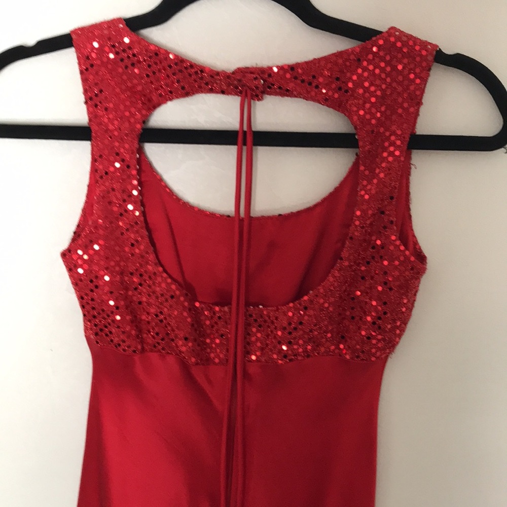 Dress - Picture 3 of 6